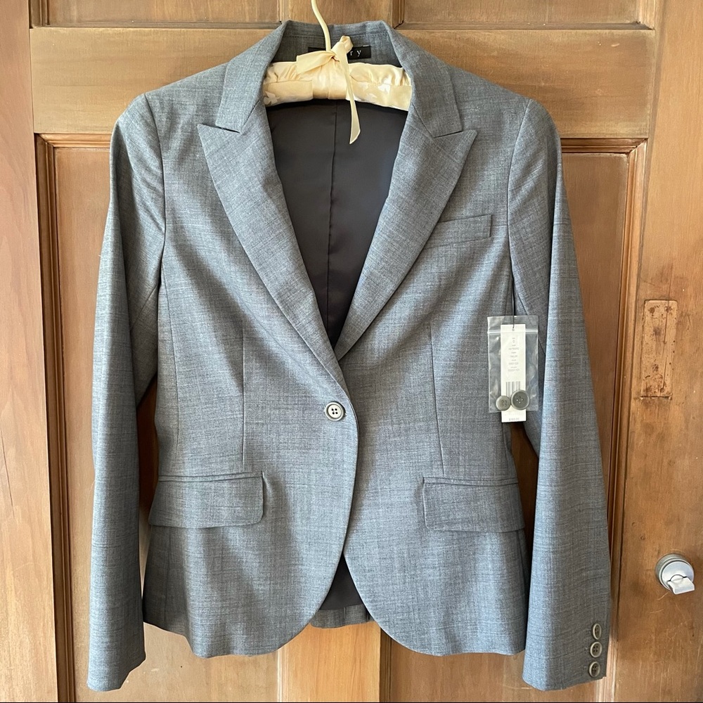 Never worn Theory blazer with tags still on